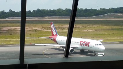 Pushback do Airbus A320 PT-MZL antes de decolar de Manaus para Guarulhos(12/09/2020)
