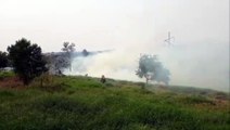 Bombeiros combatem incêndio em área de vegetação no Bairro Brasmadeira
