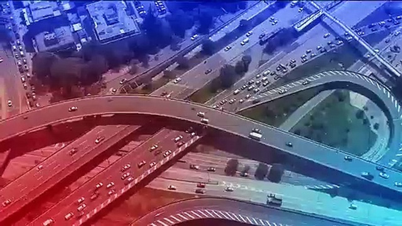 Continúa el peligro por el mal estado de un puente peatonal en Bogotá