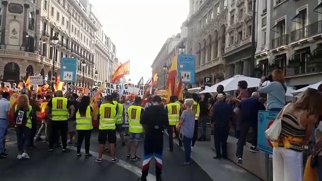 Primeras imágenes de la manifestación contra Pedro Sánchez, gran afluencia de público a pesar de las trampas del gobierno traidor
