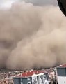 Enorme tempesta di sabbia si abbatte su Ankara