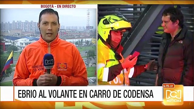 Hombre, al parecer ebrio, que conducía auto con logos de Condensa chocó contra 2 taxis