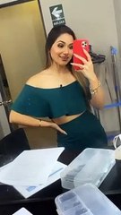 Andrea Arana modela vestido color verde