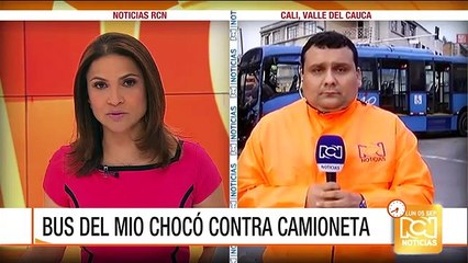 Bus del MÍO chocó contra camioneta que trasportaba sustancias químicas