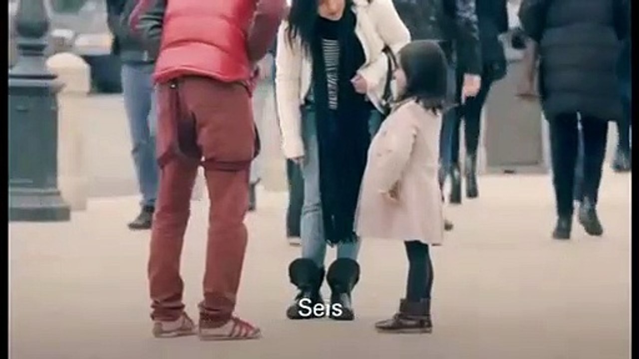 ¿Qué harías si vieras a una niña de 6 años sola en la calle?