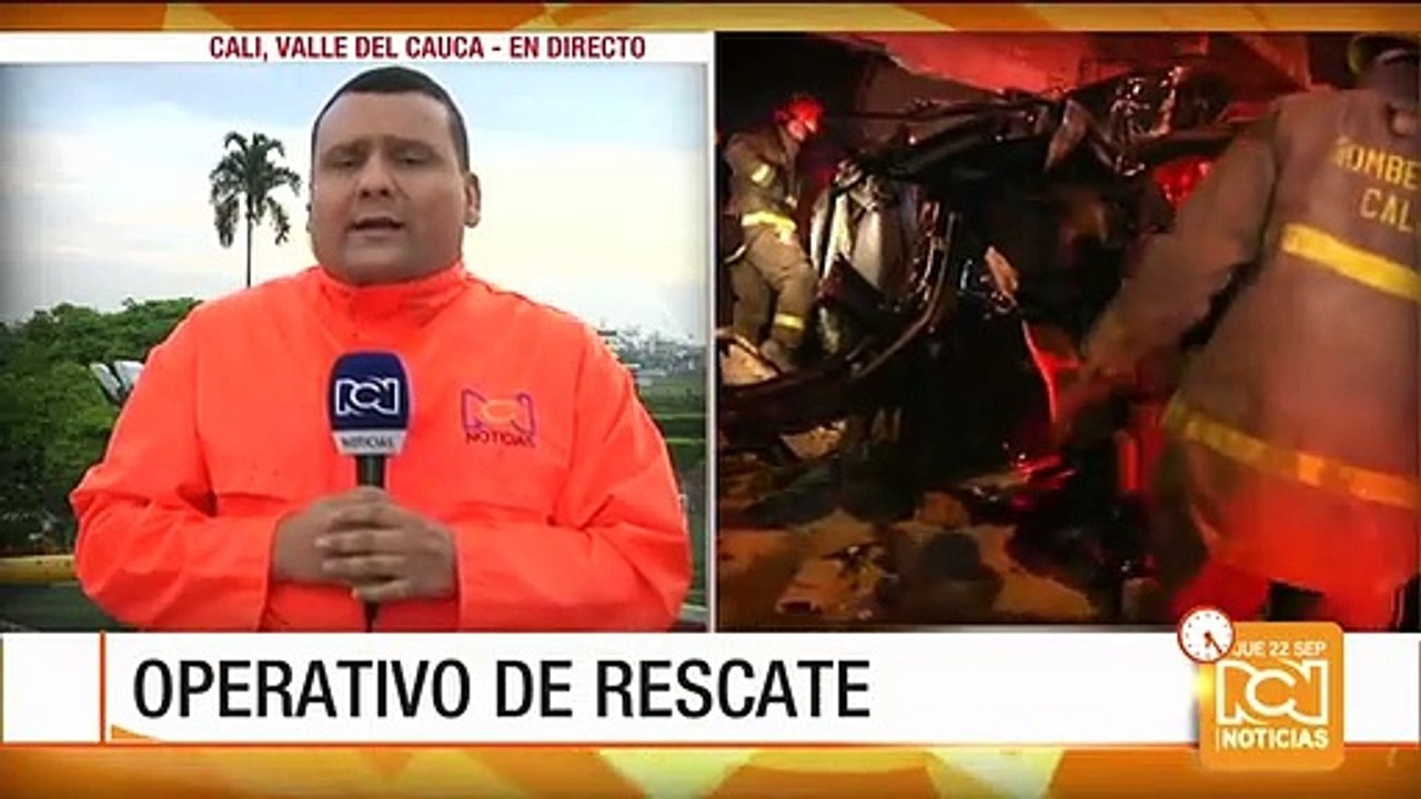 Dramático rescate de dos mujeres atrapadas en un vehículo en Cali