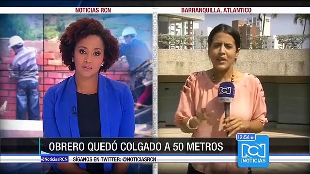 Rescataron a un obrero que quedó colgando de un andamio en edificio de Barranquilla