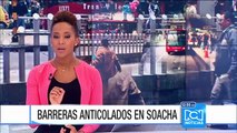 Ni con barreras metálicas dejan de colarse en las estaciones de TransMilenio de Soacha