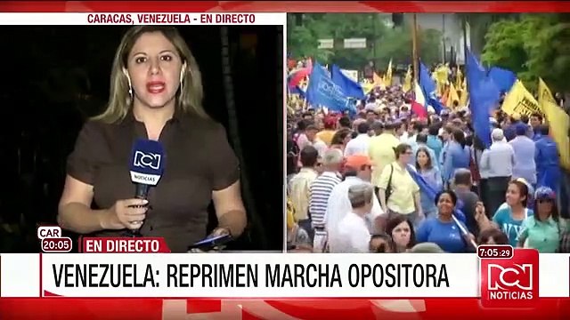 Capriles fue agredido con gases lacrimógenos lanzados por policías en Caracas