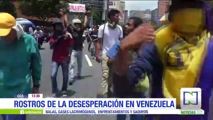 Los rostros de la desesperación en Venezuela; hombre desnudo pidió que no lanzaran más bombas de gas