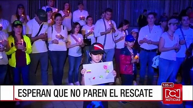 Familiares de buzos desaparecidos realizan una vigilia por su pronto regreso