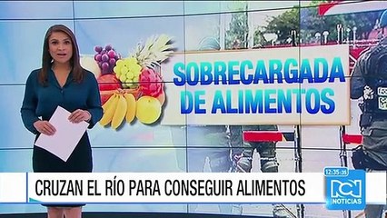 Antes de la reapertura de la frontera, cientos de venezolanos cruzaron el río en embarcaciones