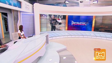 Policía hace control de calidad a los cascos de los motociclistas en Bogotá