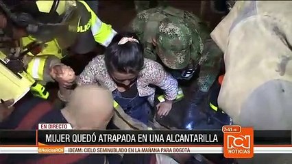 Mujer quedó atrapada en una alcantarilla destapada en Bogotá
