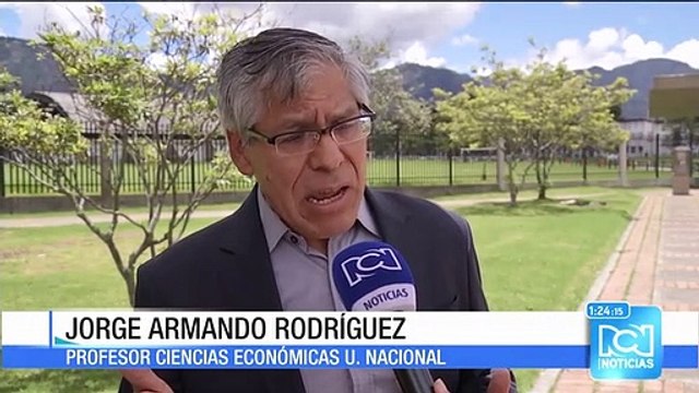 Un trabajador invierte el 20 % de su salario en pago de impuestos de renta e IVA