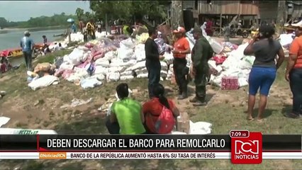 Barco carguero quedó atrapado por bajo nivel del río Putumayo