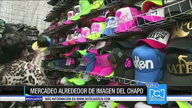 Los accesorios del Chapo Guzmán son éxito en ventas en la capital mexicana