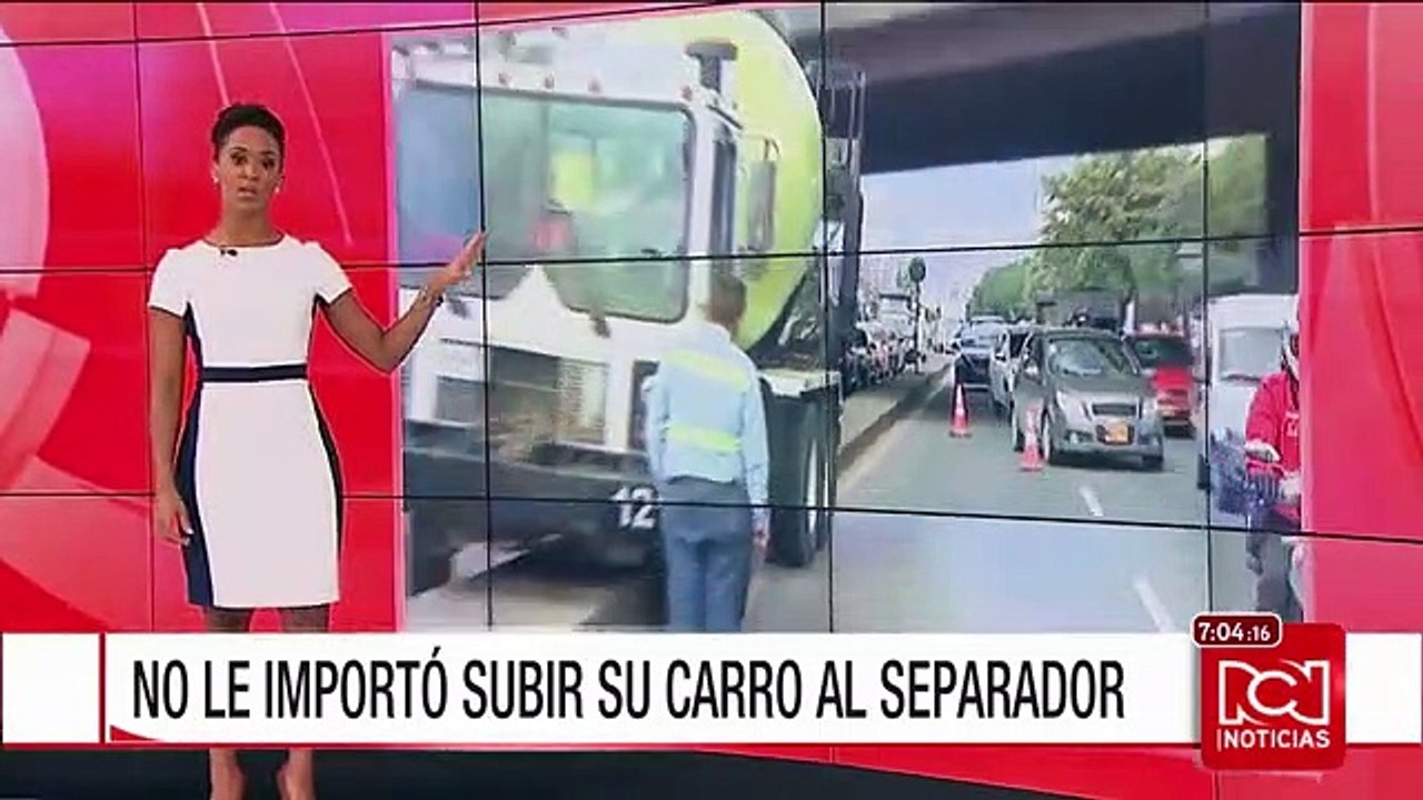 Imprudencia vial: Camión se subió a un separador para cambiarse de carril