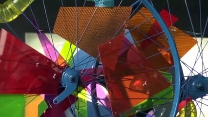 Artistas colombianos convirtieron la basura en arte. La exposición se exhibe en el Aeropuerto El Dorado en Bogotá