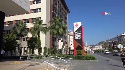 Alanya’da otomobil kundaklayan 3 şüpheli yakalandı