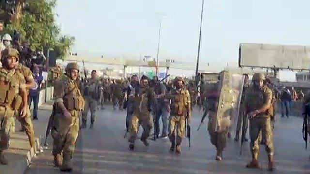 تظاهرة قرب القصر الرئاسي في لبنان بعد 40 يوماً على انفجار مرفأ بيروت