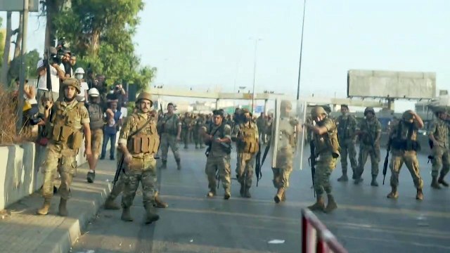 تظاهرة قرب القصر الرئاسي في لبنان بعد 40 يوماً على انفجار مرفأ بيروت