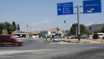 Freni Boşalan Kamyon Bahçeye Uçtu: 3 Yaralı