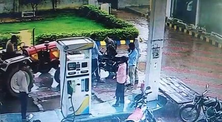पुलिस कस्टडी से हथकड़ी सहित कैदी का भागते हुए सीसीटीवी फुटेज आया सामने