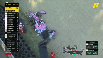 من أعلى.. حطام كبير في سيارة سترول بعد الاصطدام بالحائط