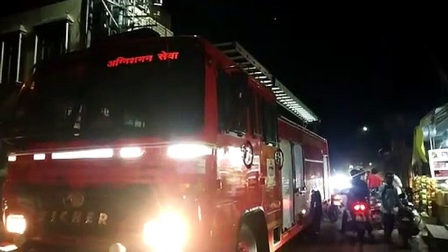 सर्राफा व्यापारी की दुकान में लगी आग पर फायर ब्रिगेड की टीम ने पाया काबू