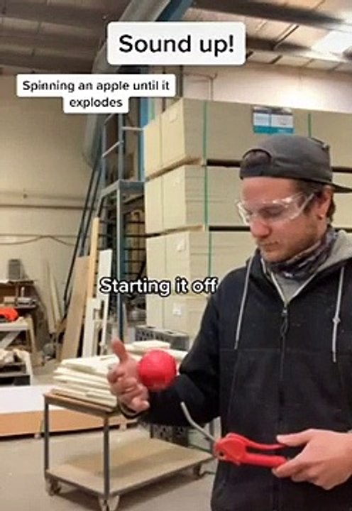 Explosion d'une pomme en rotation