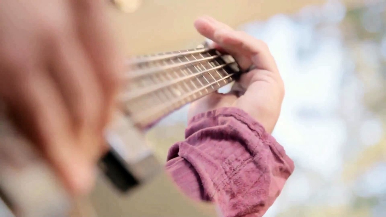 11)	 Music.  Guitar Bass.  Hyped. Andrew Huang.  Dance et électro . Funk