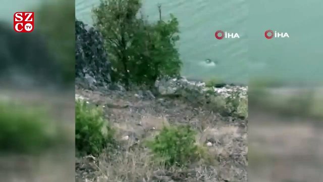 Baraj gölüne uçan araçtan sağ kurtarıldılar