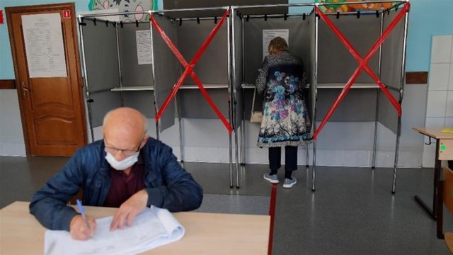 Russians vote in regional polls overshadowed by Navalny poisoning