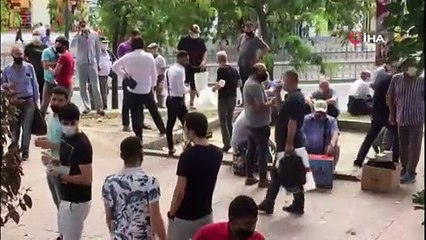 Beyazıt’ta ikinci el telefon almak isteyenler korona virüs tedbirlerini hiçe saydı