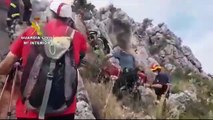 Guardias civiles y bomberos de Priego rescatan a un senderista herido en la Sierra de la Gallinera, Cordoba