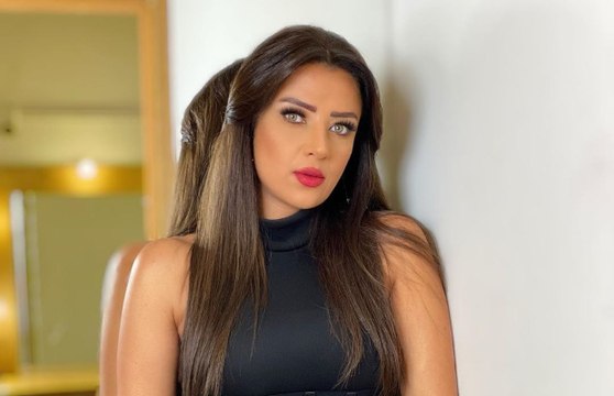 رضوى الشربيني تعتذر عن تصريحها في حق غير المحجبات