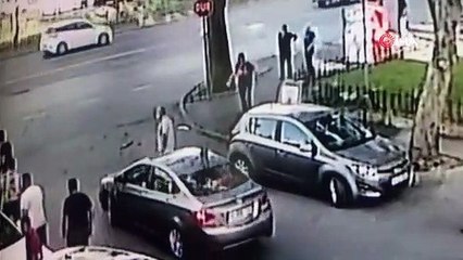 Fatih’te cami çıkışı silahlı saldırı kamerada