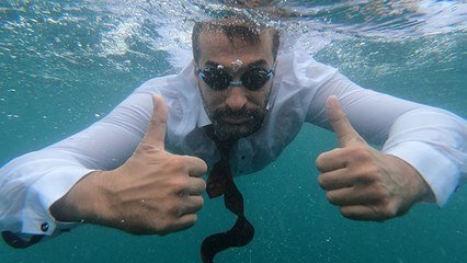 "İstanbul Boğazı'na saygı" için takım elbiseyle yüzdüler