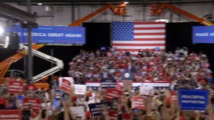 Trump vuelve a violar las normas anti COVID: celebra un mitin a puerta cerrada en Nevada