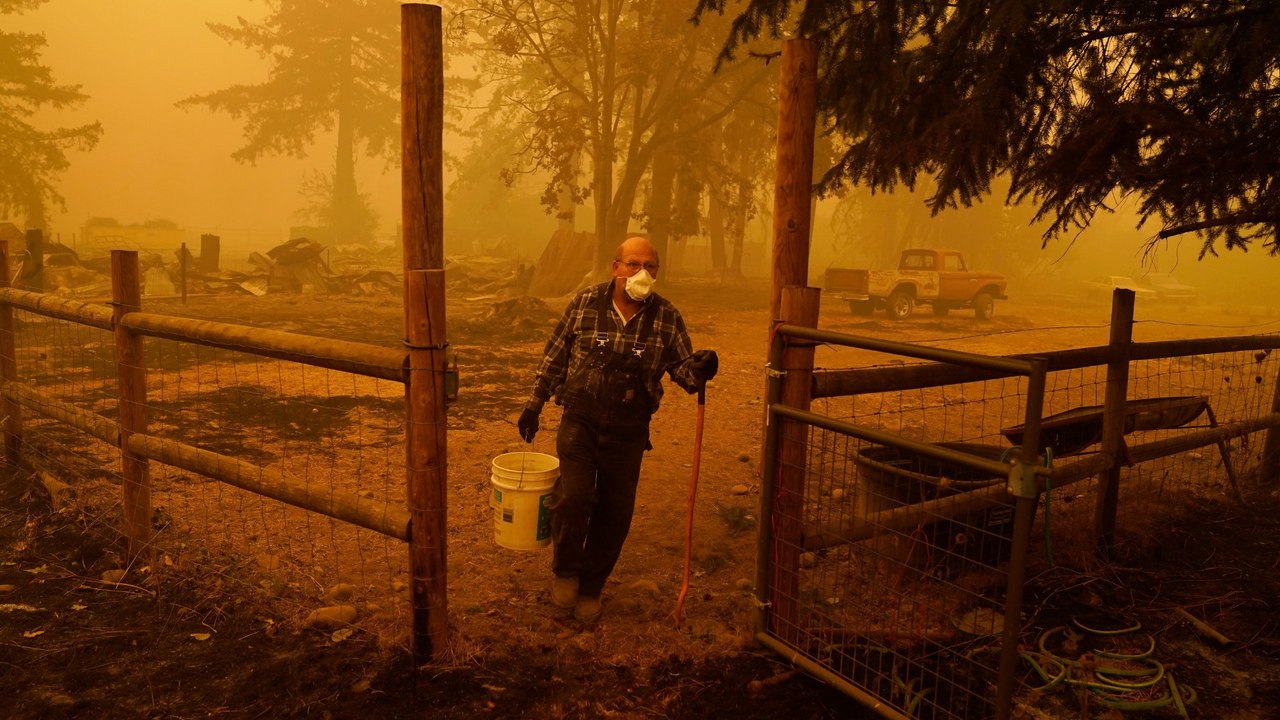 Death toll rises as wildfires ravage US West Coast