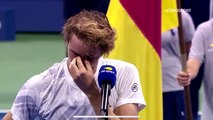 Zverev in lacrime alla cerimonia mentre  parla dei  suoi genitori Credit: @EUROSPORT