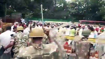 समाजवादी पार्टी के कार्यकर्ताओं पर लाठीचार्ज