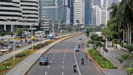 Indonesia: Lockdowns back in capital as hospitals near capacity
