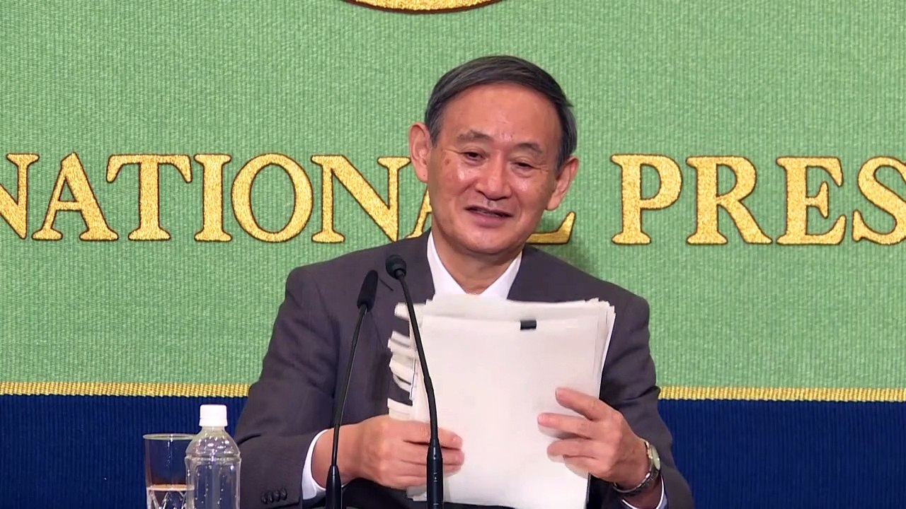 Yoshihide Suga: Wer ist Japans neuer starker Mann?