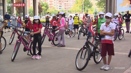 EBA'da derslerini aksatmayan 400 öğrenciye bisiklet hediyesi