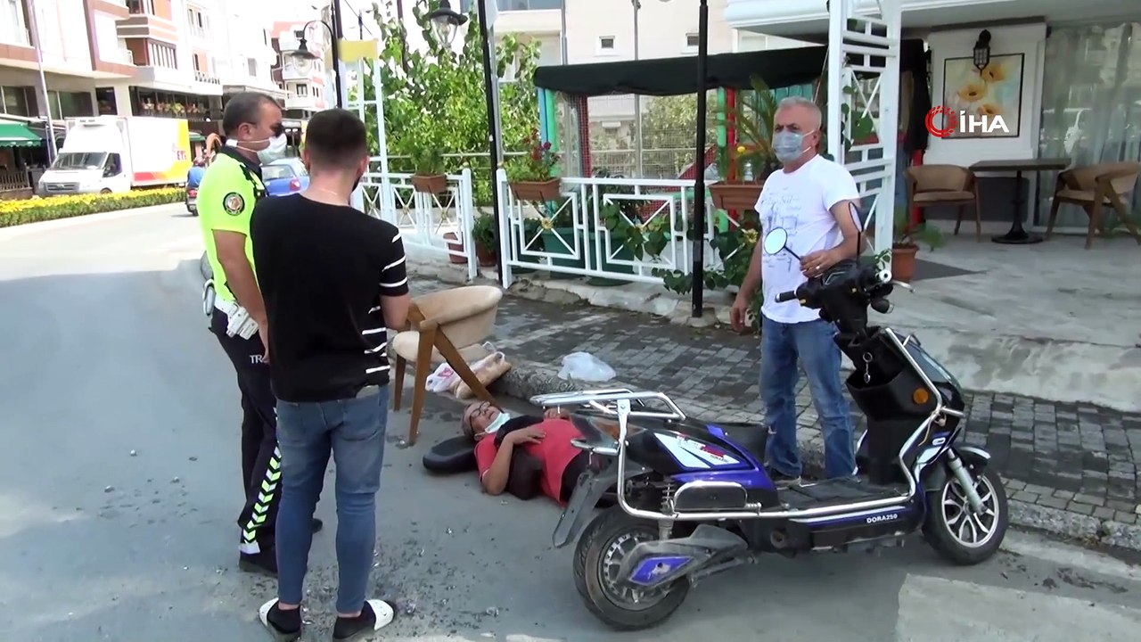 Antalyalı doktoru gözünün önünde yaşanan kaza sonrası yaralıya ilk müdahaleyi yaptı