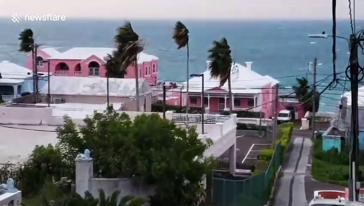 Strong winds and rain batter Bermuda as Hurricane Paulette approaches
