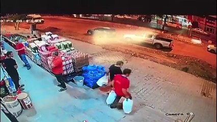 Polis memuruna otomobil böyle çarptı