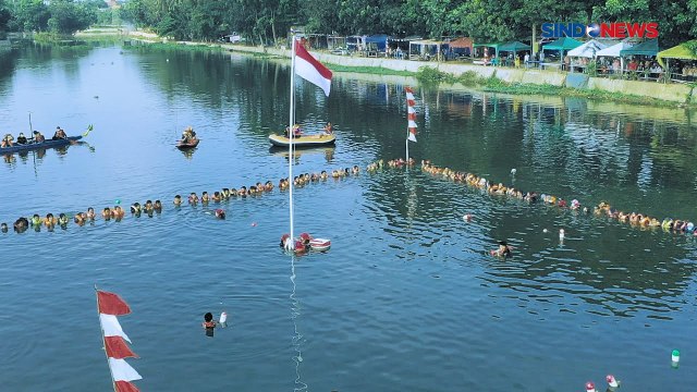 Upacara Mengapung Memperingati HUT RI Ke- 75